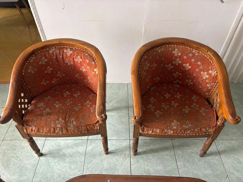 Set Meja & Kursi Tamu Kayu - Klasik Elegan, Kokoh & Nyaman Siap Pakai