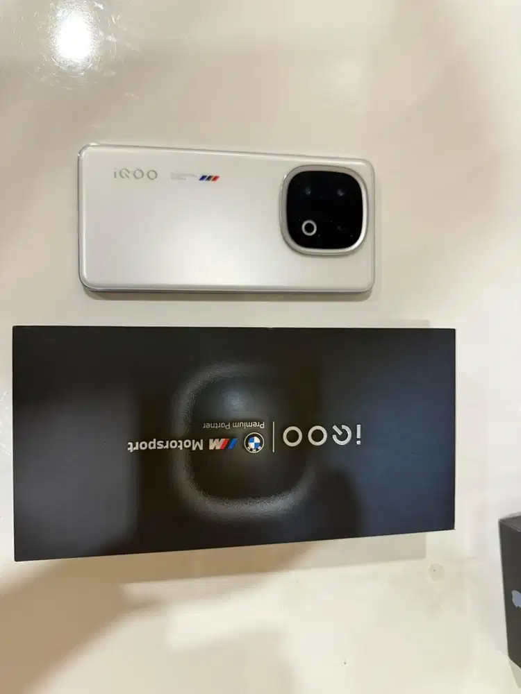 Iqoo 13 8/256gb ex garansi resmi indi