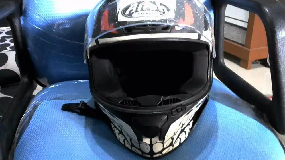 dijual helm airoh valor(helmnya saja)