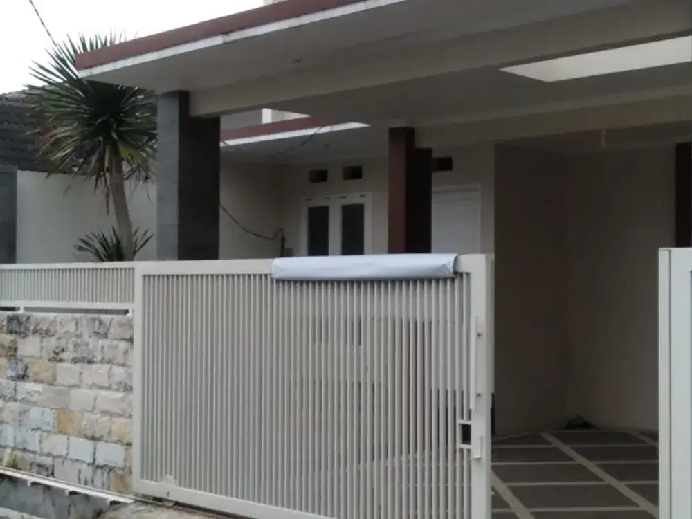 Rumah dijual kawasan sulfat Purwantoro malang 2Lt 3KT hanya 1.6M