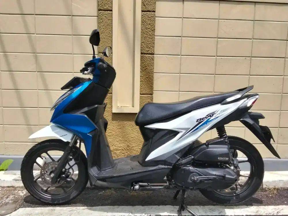 Honda Beat new tahun 2021 warna putih biru orsinil