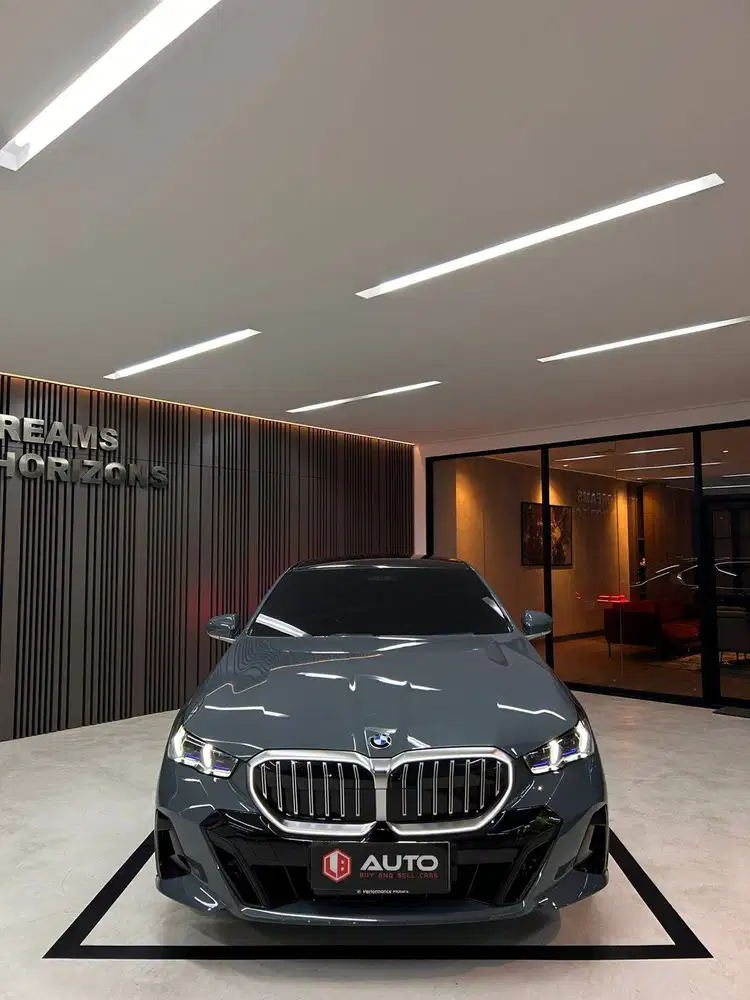 BMW 520i M-Sport 2024 New Model Hijau Metalik Km9rb B1595NAE
