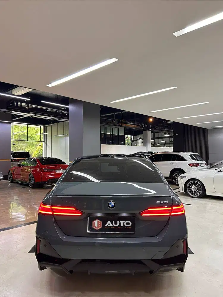 BMW 520i M-Sport 2024 New Model Hijau Metalik Km9rb B1595NAE