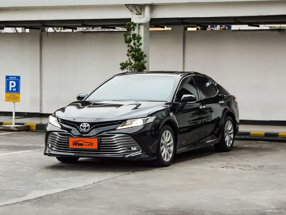 Toyota Camry V 2.5 Sunroof Facelift Matic Hitam 2020