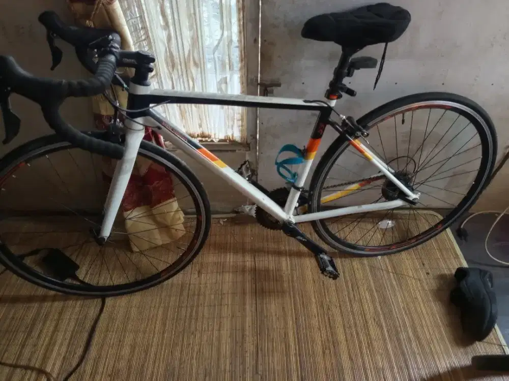 Road Bike Polygon Stratos S3