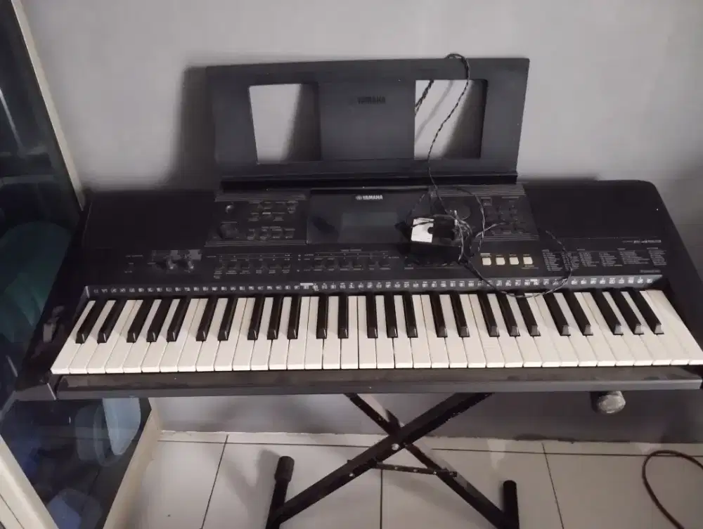 Yamaha PSR E453