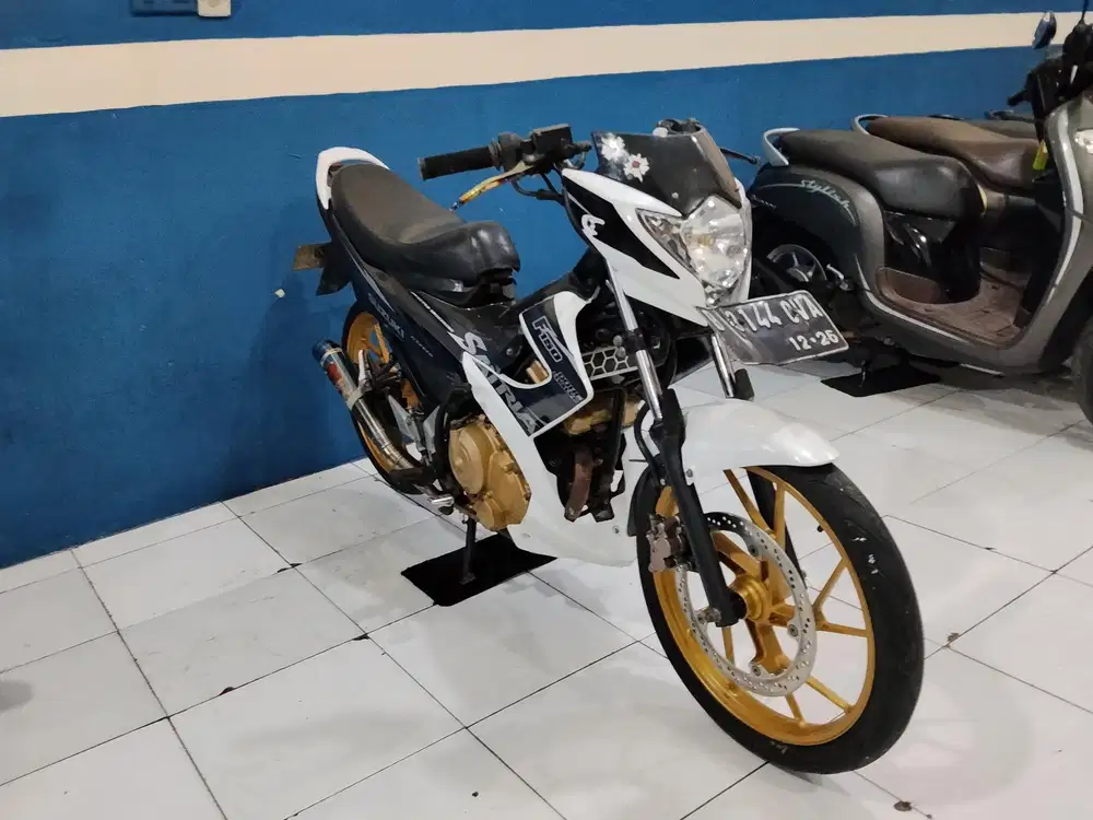 [Jual cepat ] suzuki satria 2013 siap pakai