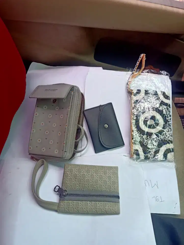 Di jual semua macam tas,dompet dll murah aja baru,bekas yg cepat dpt