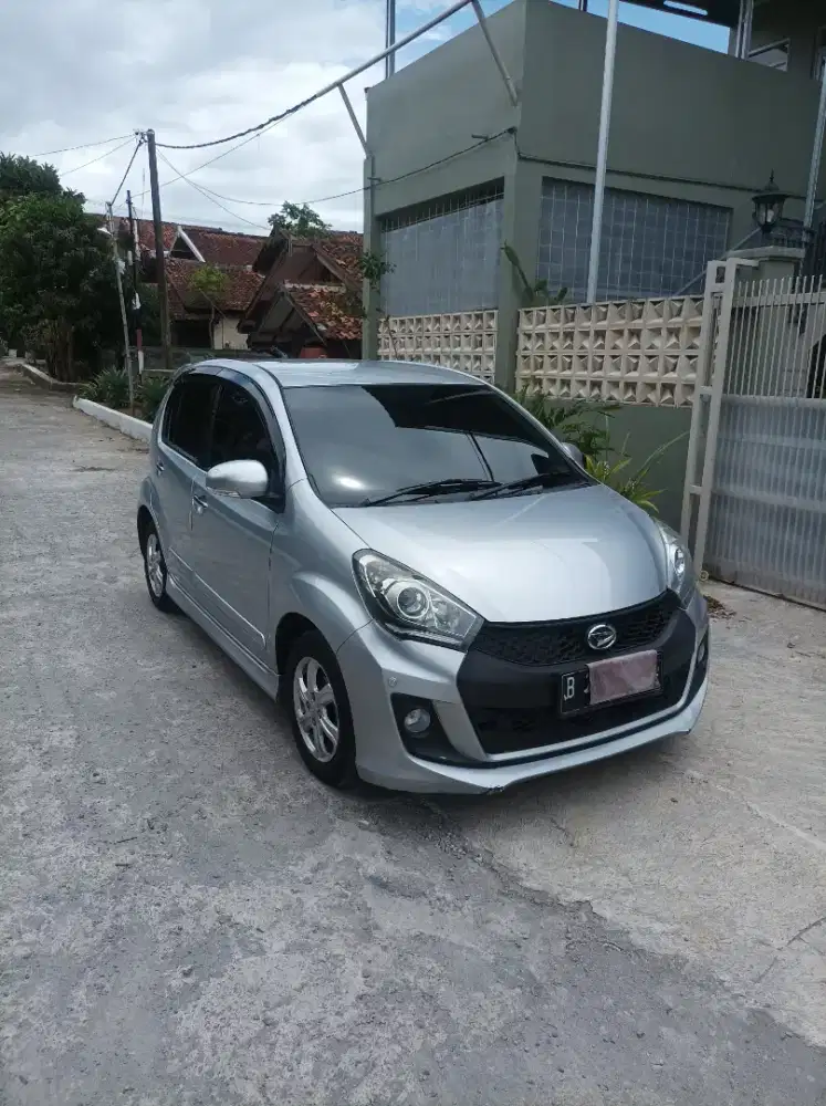Daihatsu sirion 2017 matic silver