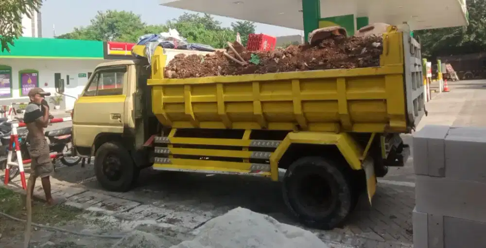 Puing dan sampah beres tanah urugan ada