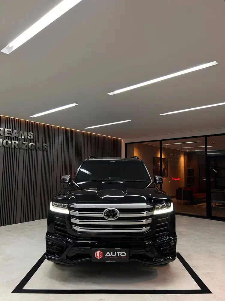 Toyota Land Cruiser LC300 VXR 2023 LC 300 Hitam Km6rb B389HNT