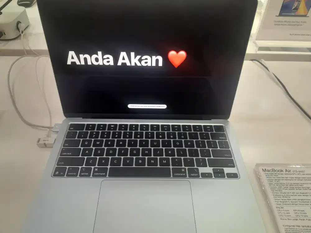 MACBOOK AIR 13 INCI M4