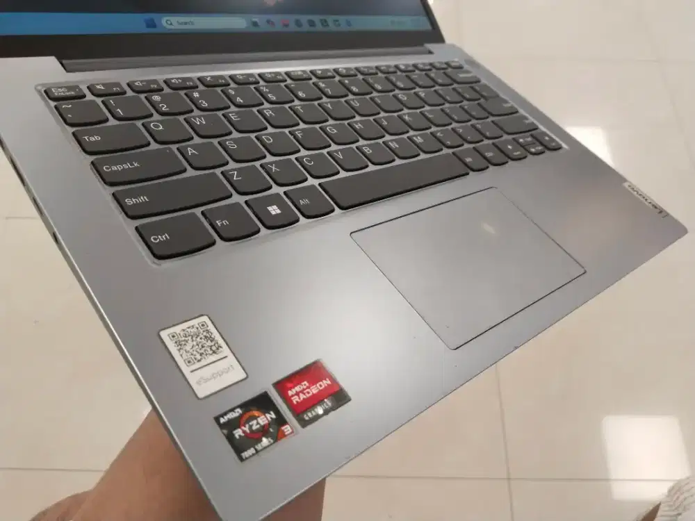 Dijual laptop Lenovo Ideapad V14-G4-AMN AMD RYZEN 3-7320 Ram 8 SSD 256