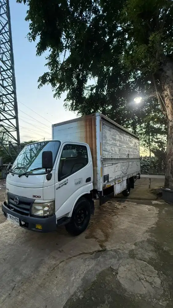 Hino Dutro 110 SD Long 18 Kubik 2017 antik