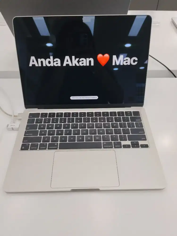 MACBOOK AIR 13 INCI M2
