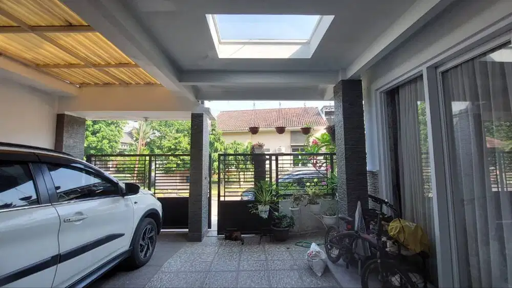 RUMAH MEWAH DAN STRATEGIS DI TAMAN PENINSULA BEKASI