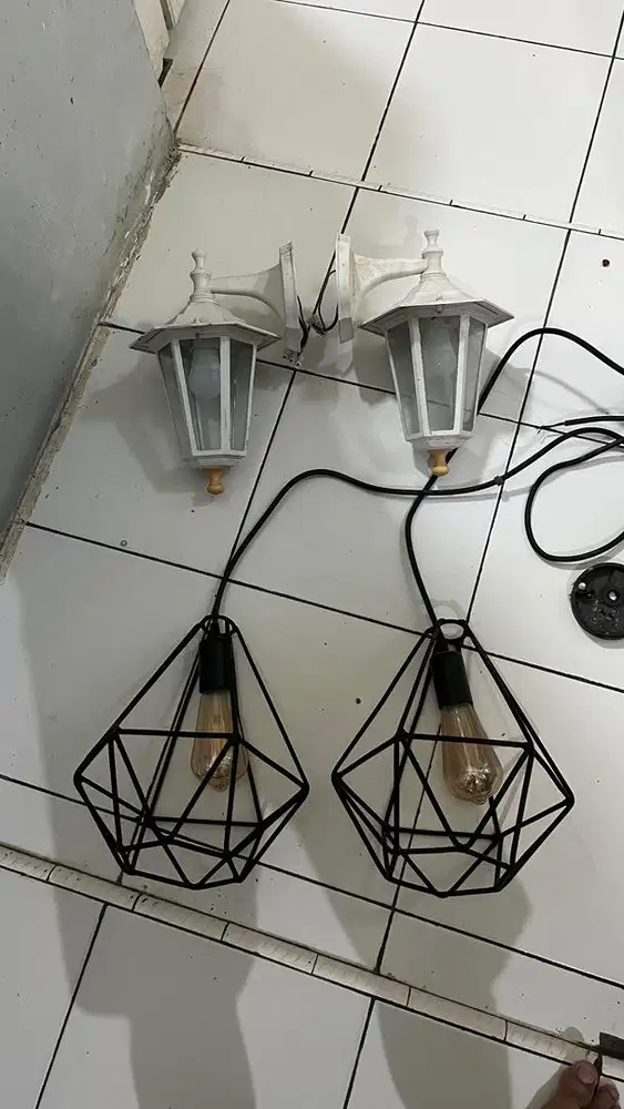 Lampu hias dinding dan lampu gantung