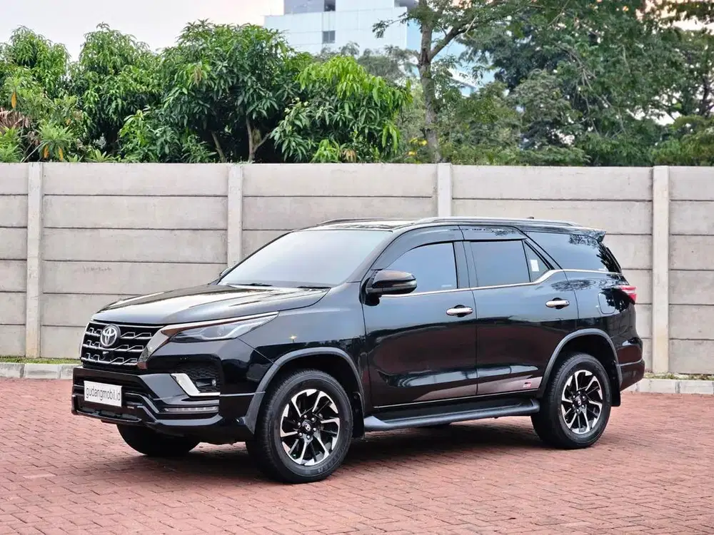 LOW TDP Toyota Fortuner VRZ 2.4 GR AT SPORT 2022 Hitam Black