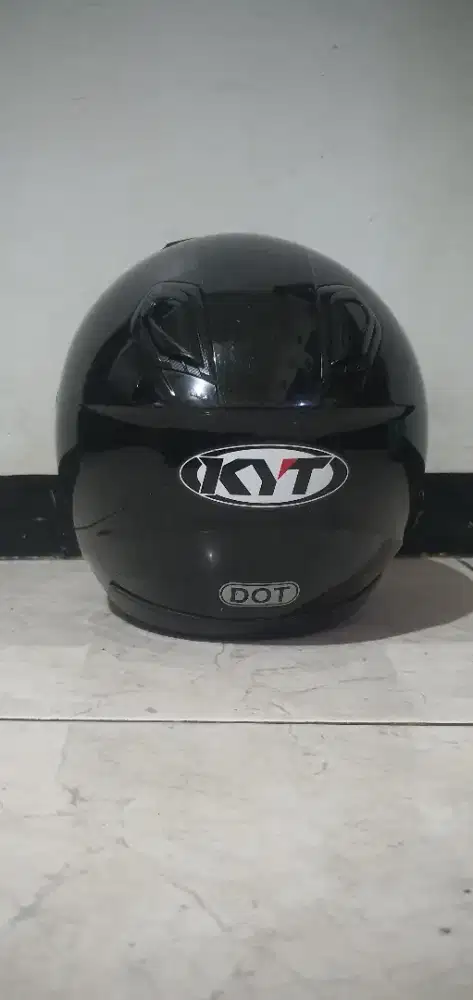 Jual helm KYT warna hitam