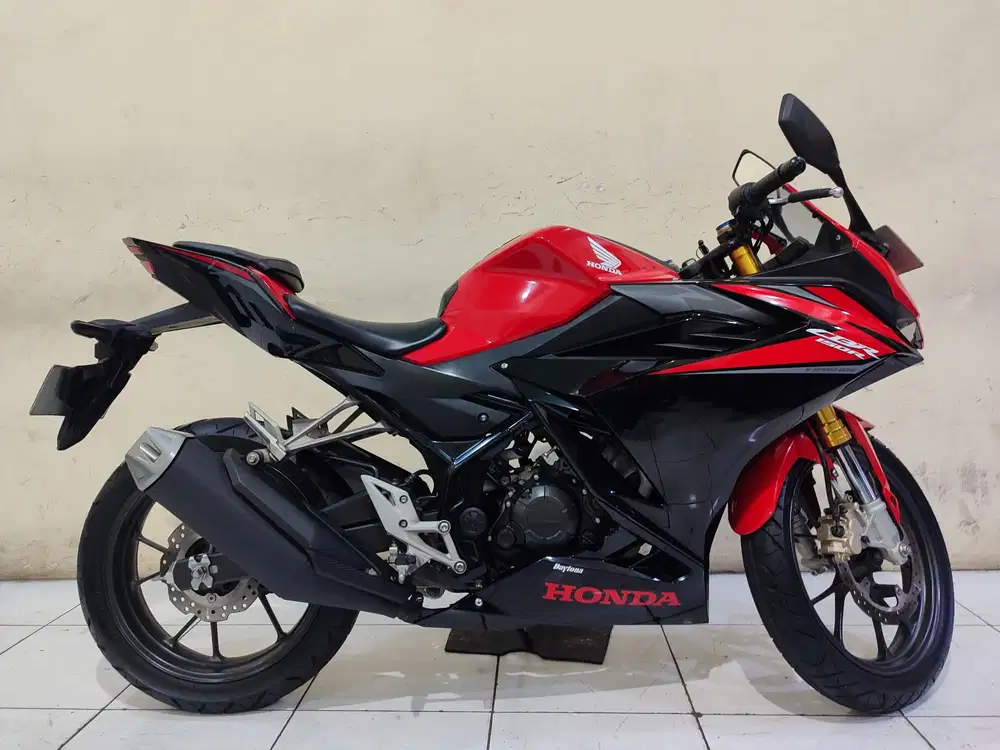 CBR 150R 2023 istimewa mulus terawat siap pakai...