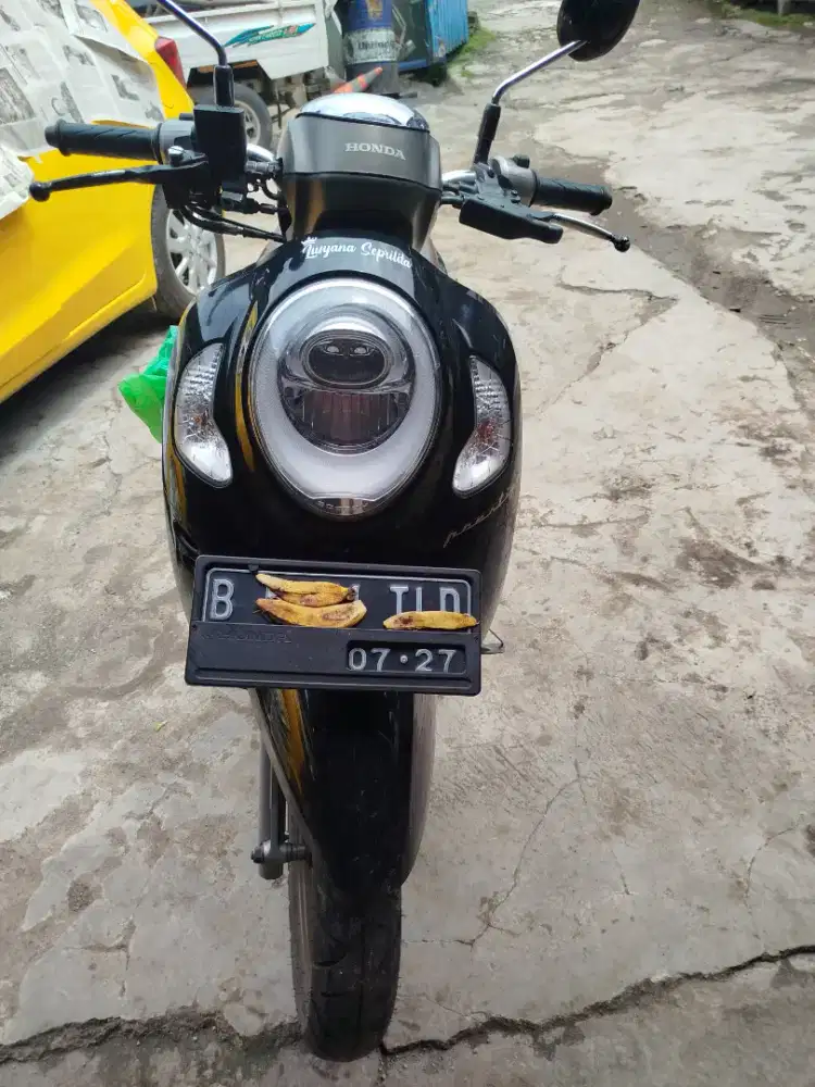 Honda scoopy thn 2022 hitam  kondisi siap pakai