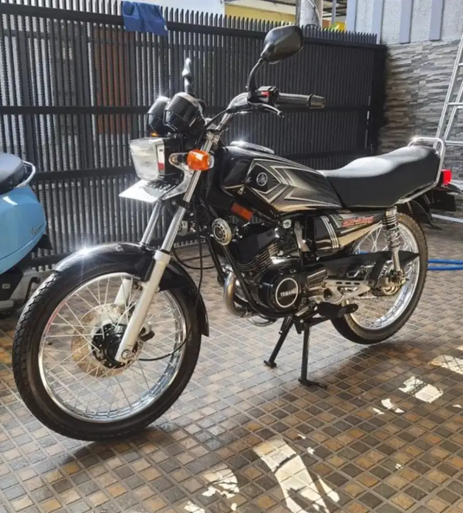 YAMAHA RX KING 2004 HITAM