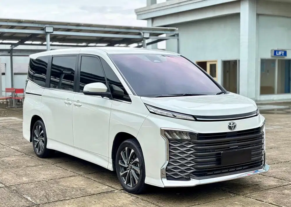 [LOW KM 24.000] TOYOTA VOXY TSS 2023 PUTIH ISTIMEWA NIK 2022