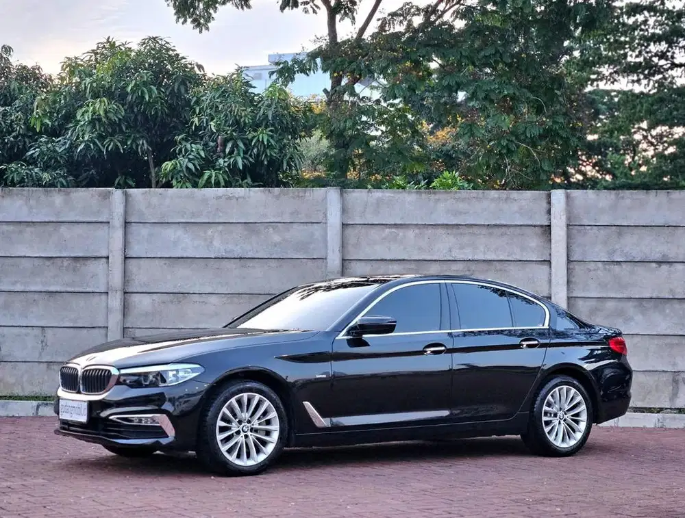LOW ODO LOW TDP BMW 530i LUXURY AT 2018 Hitam Black