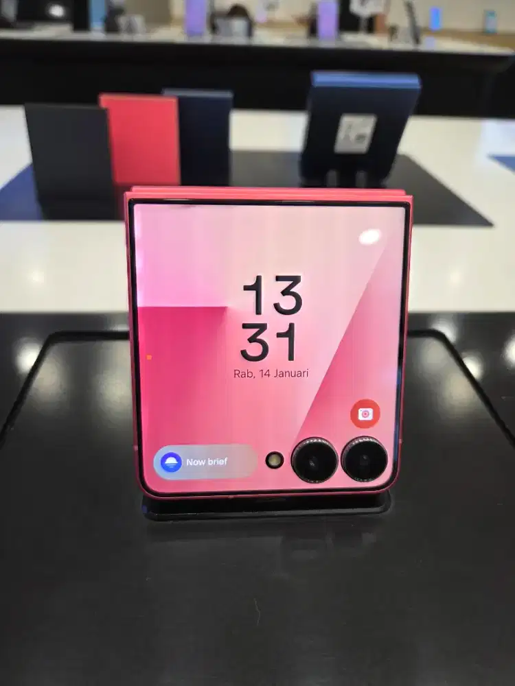 Samsung Zflip7 12 / 256gb