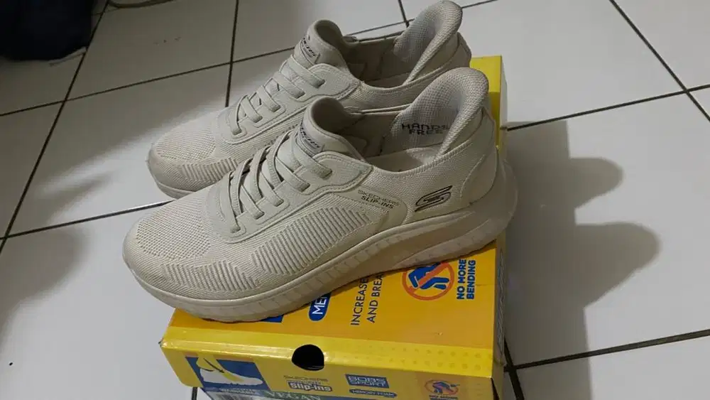 Sepatu skechers slip-ins