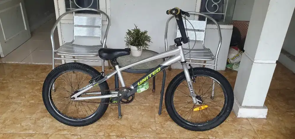 Sepeda united floss  20 Roda besar