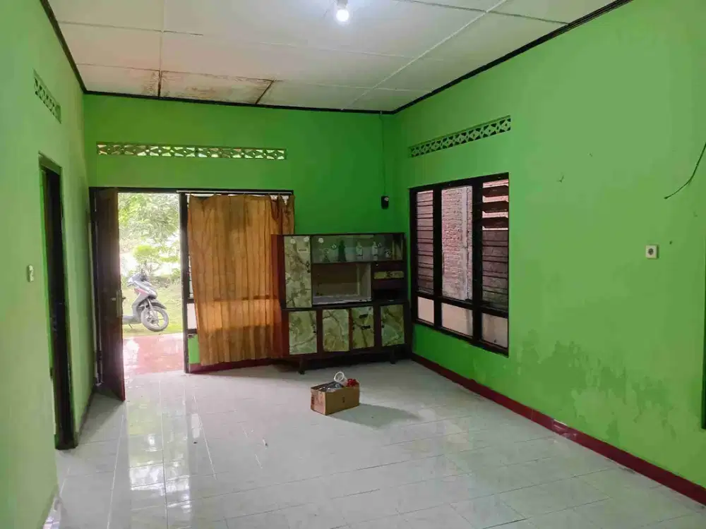 Disewakan rumah luas siap huni strategis pinggir jalan raya cocok untuk usaha atau kantor