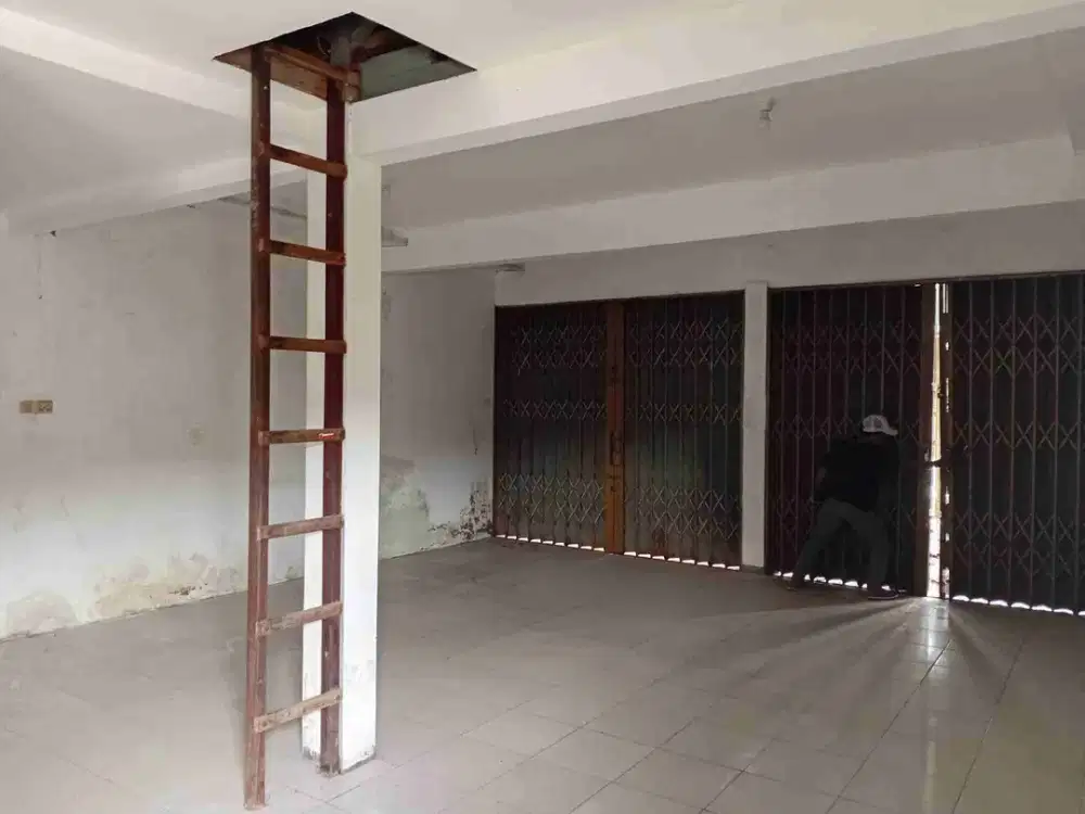 Disewakan ruko siap huni strategis pinggir jalan raya cocok untuk usaha atau kantor
