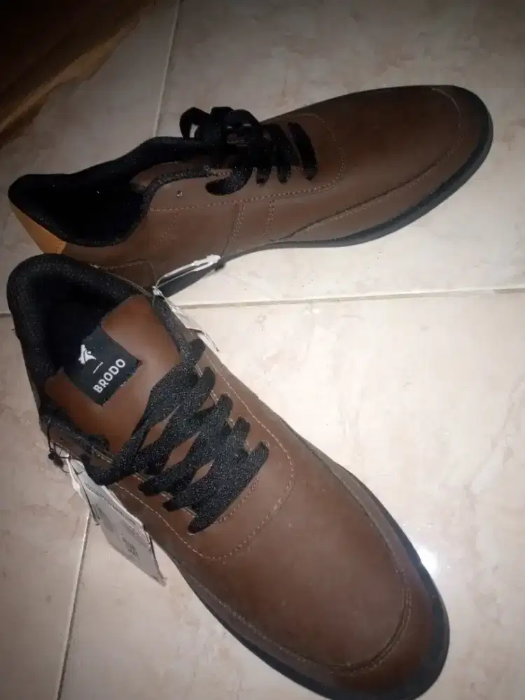 Sepatu pria bermerek Brodo