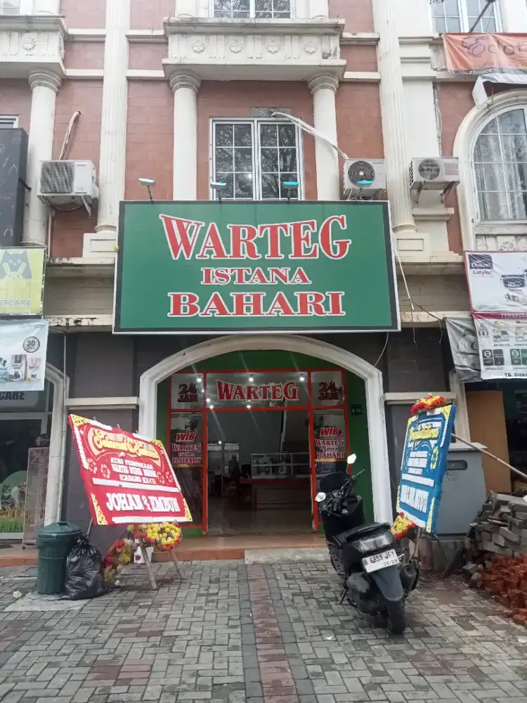 Di cari 1 cewe buat jaga siang dan 1 cowo buat jaga malam di warteg