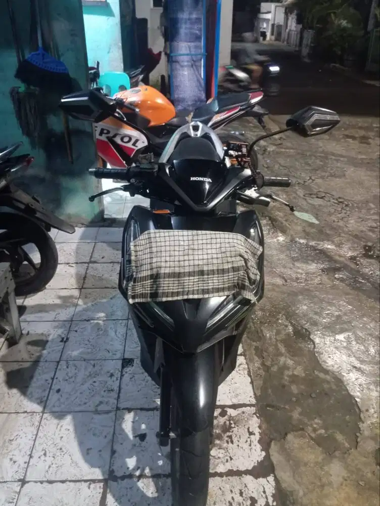 Dijual motor Honda Vario 150 tahun 2018