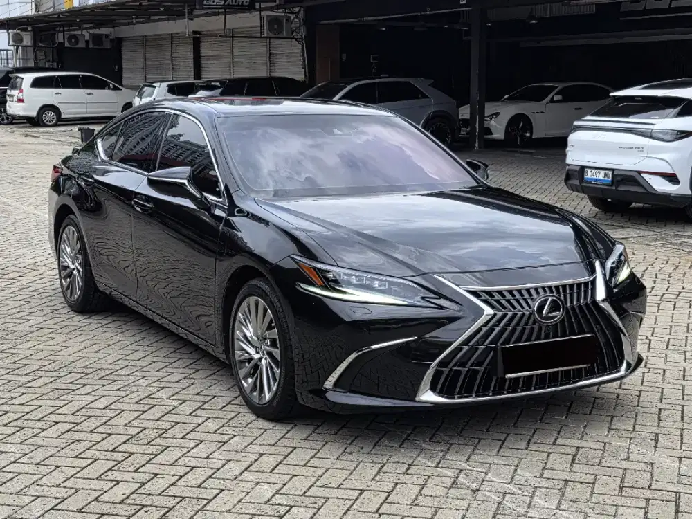 LEXUS ES300H 2023 HITAM ANTIK KM 5RB TANGAN PERTAMA DARI BARU