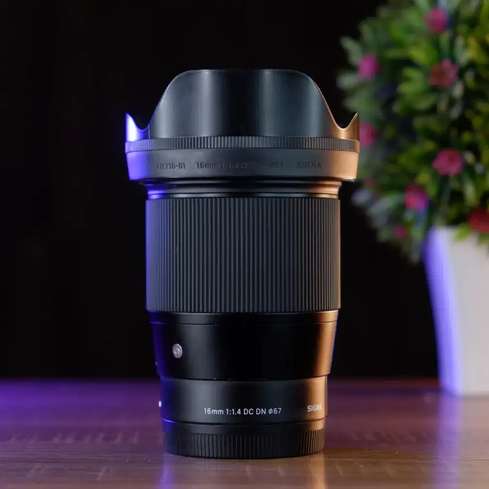 Lensa Sigma 16mm F1.4 Sony Lensa Sigma 30mm
