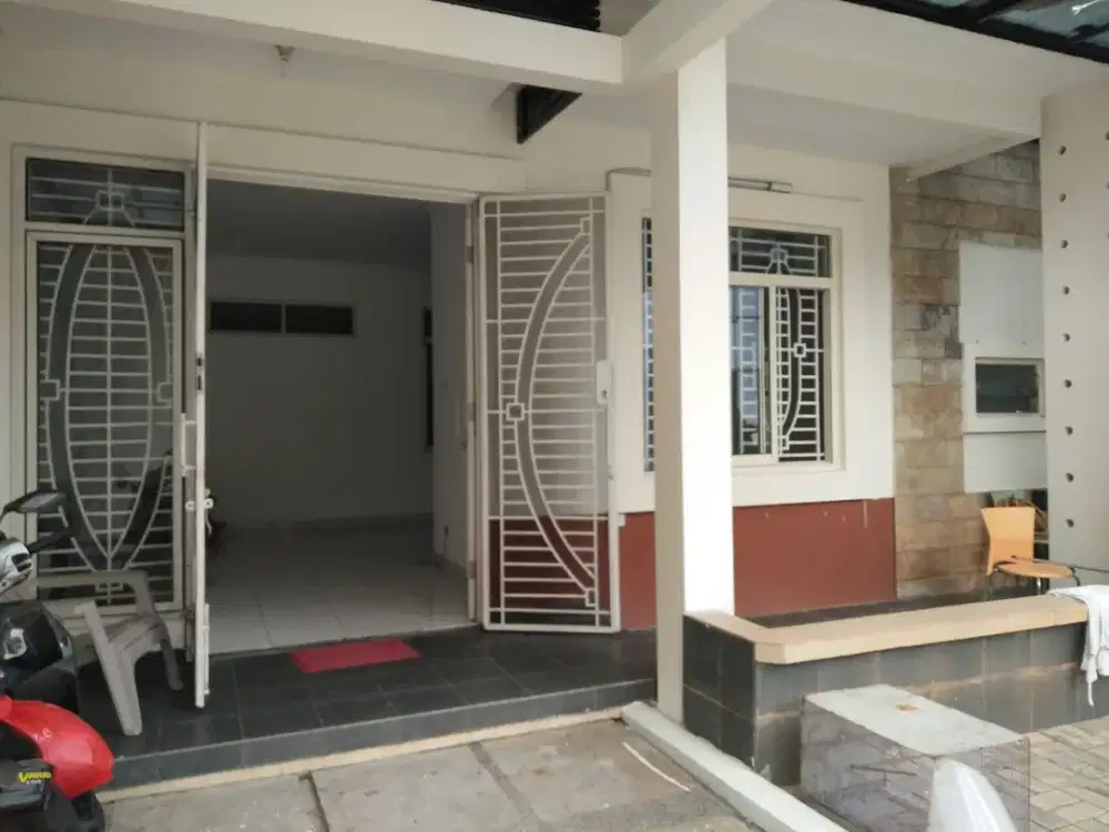 MINIMALIS..Dijual rumah di Taman Semanan Indah. luas 136