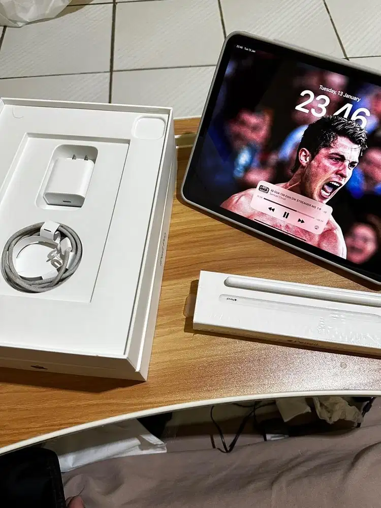 Ipad Pro M2 11inch Free Apple Pencil + Case 2