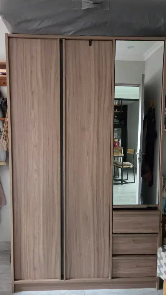 Lemari Pakaian Merk Atria 3 pintu