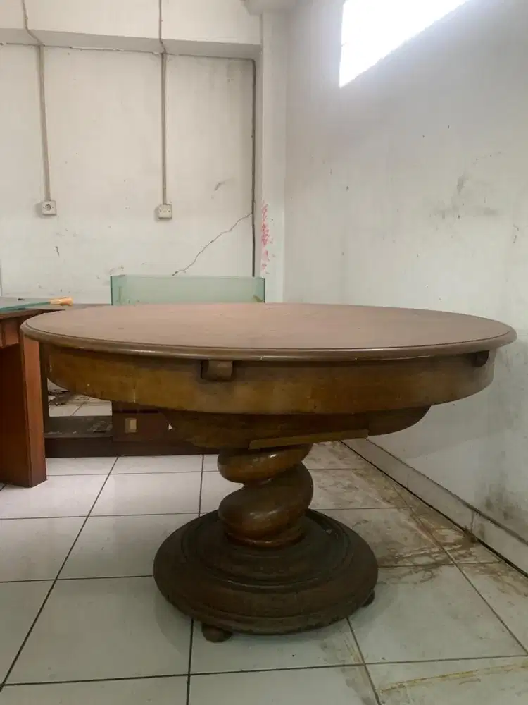 Meja Kayu Antik