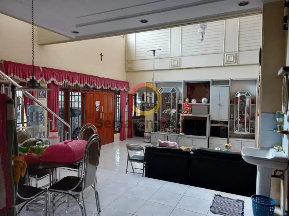 Rumah mewah di jalan Seroja