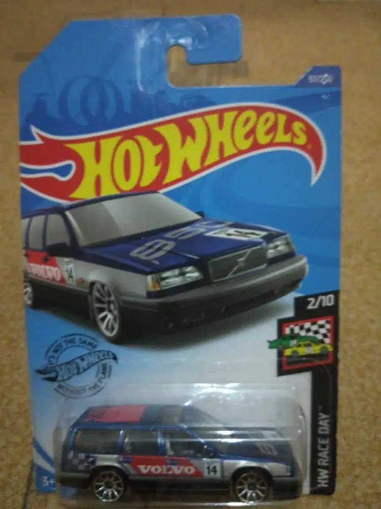 Hotwheels volvo wagon
