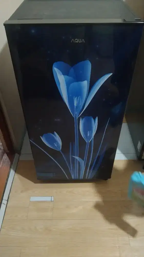 Kullas 1 pintu merk Aqua