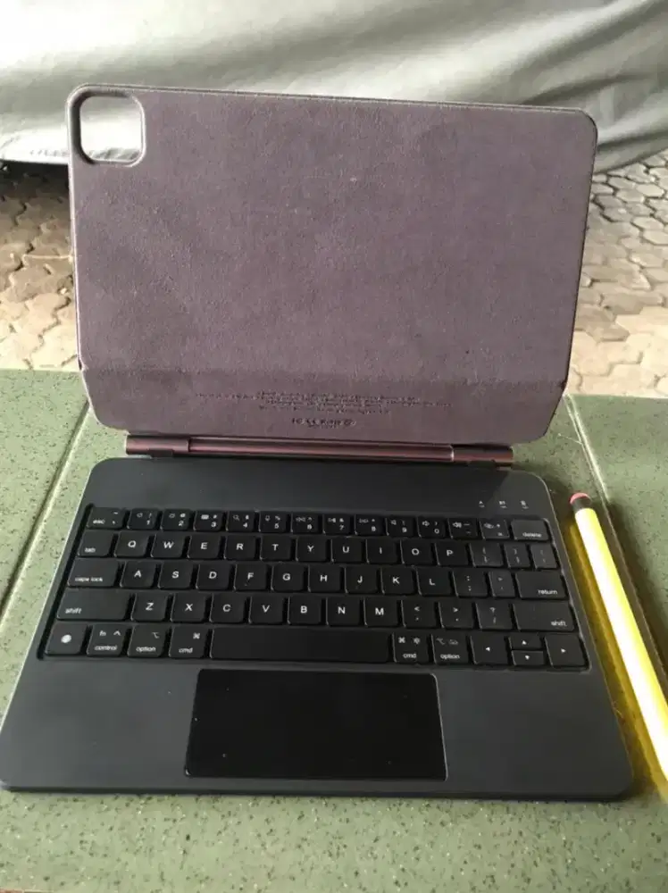 Magic keyboard untuk iPad 11inch
