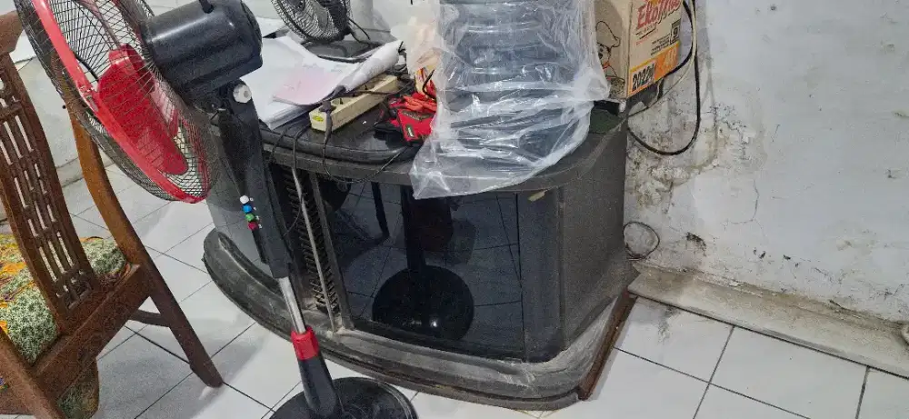 Buffet tv dengan kaca