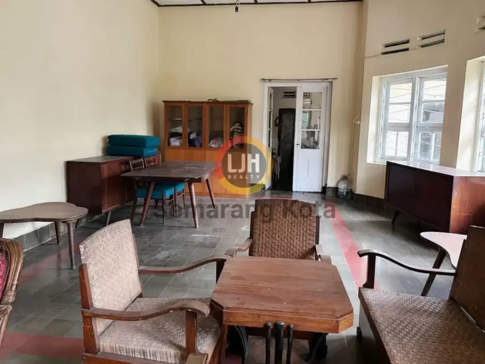 Rumah bangunan lama di jalan Osamaliki
