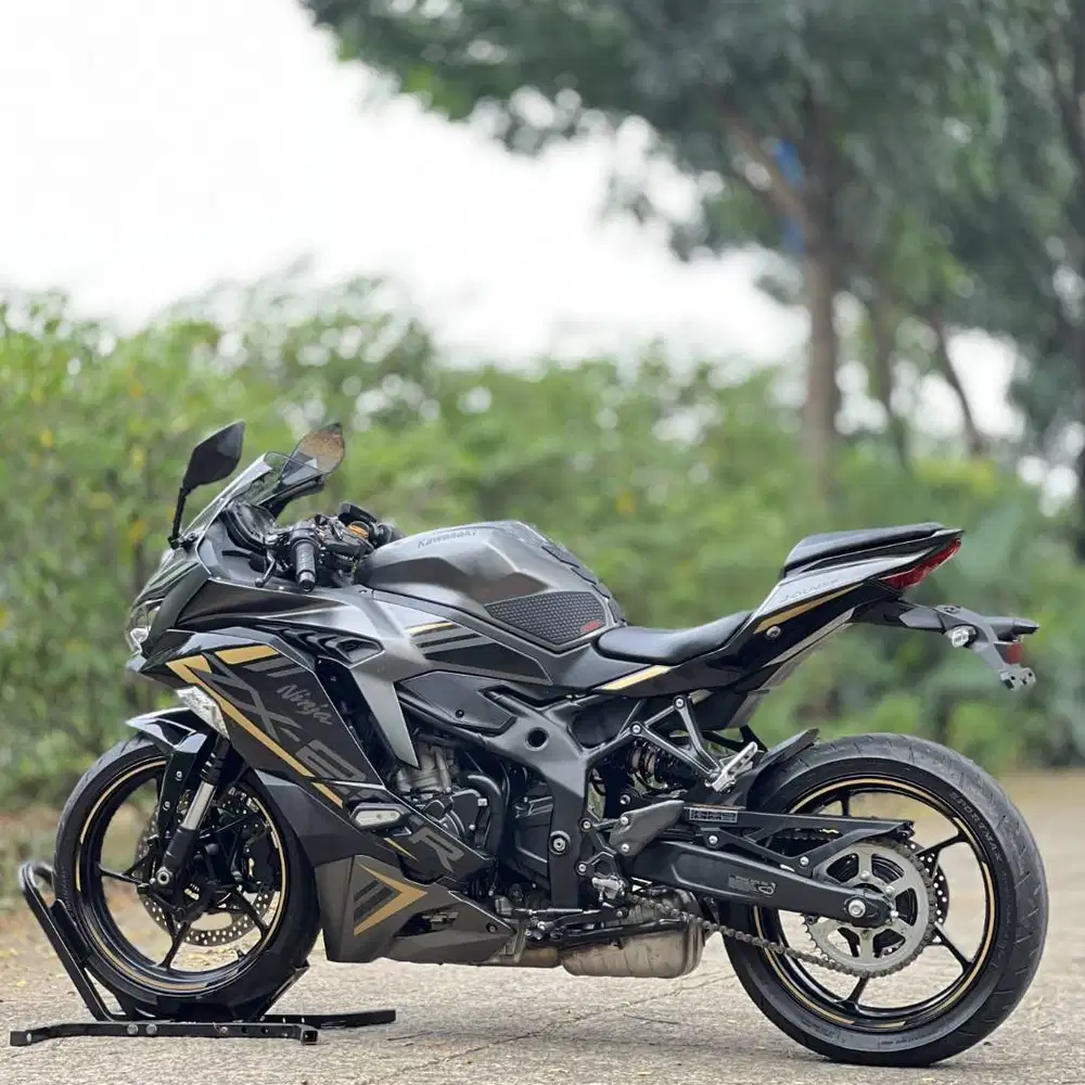 KAWASAKI ZX25R ABS GREY 2022 KM LOW PAJAK PANJANG SIAP JALAN
