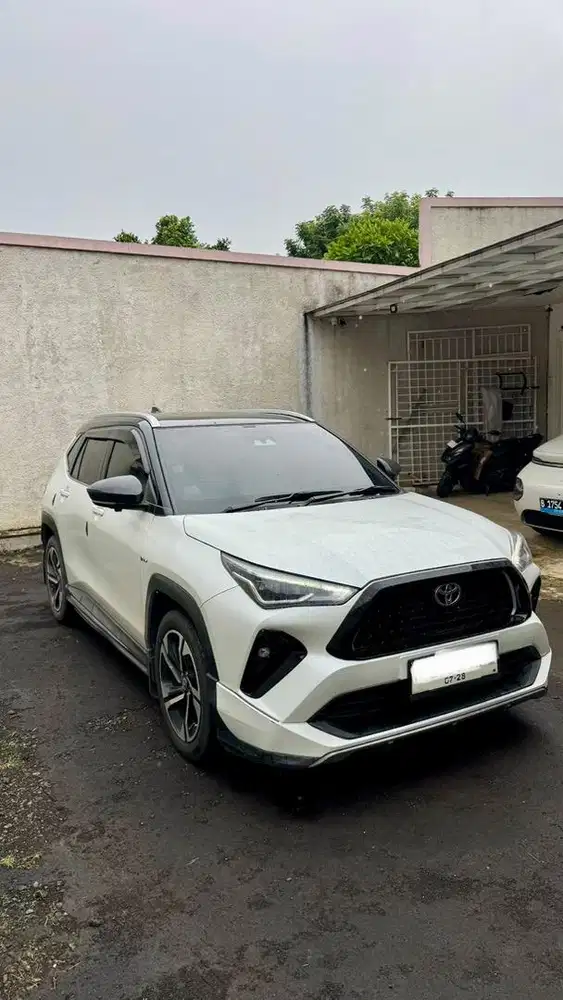 Yaris Cross Hybrid Hev S TSS Two Tone GR Sport aero package bt/tt